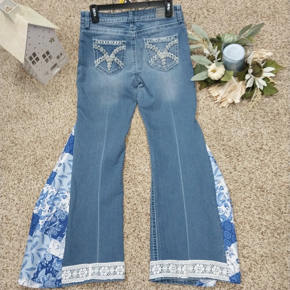 3459 Size 6 VGS Upcycled Bell-Bottoms in Blue and White Print. - Picture 3 of 5